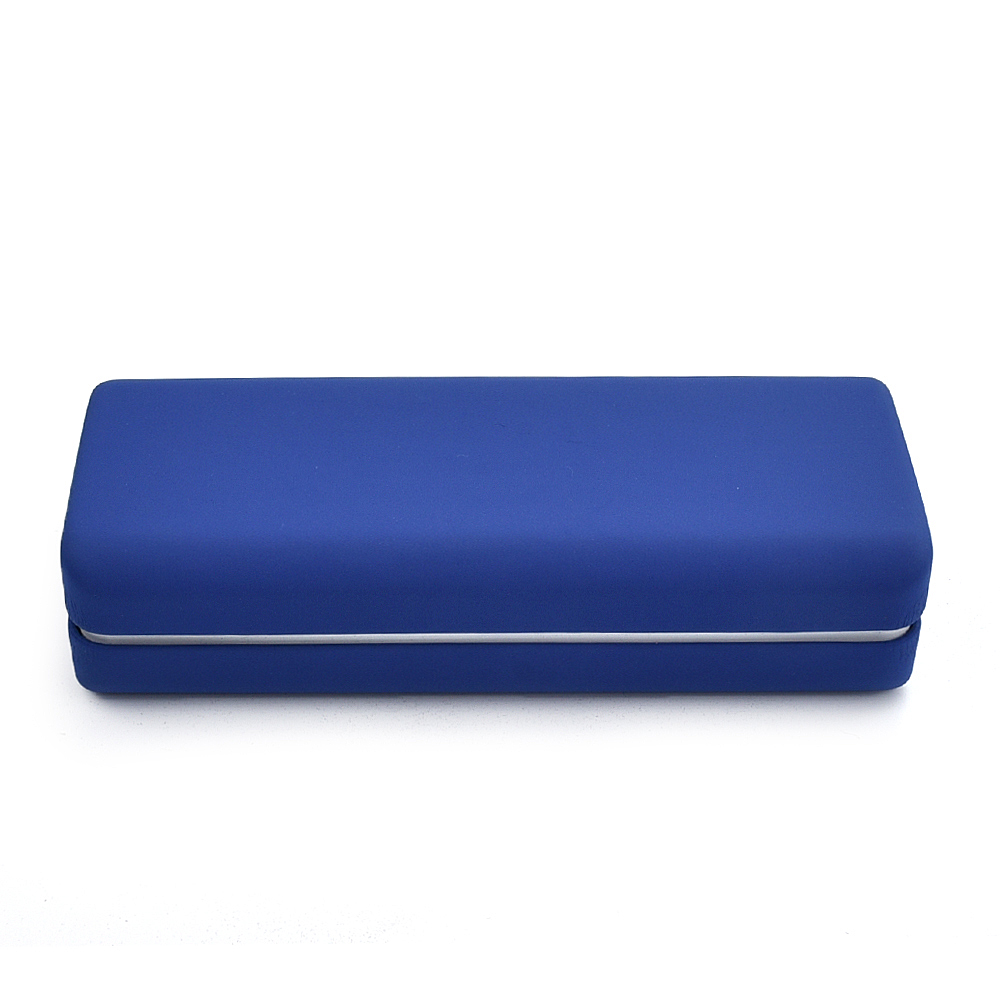 The craftsmanship of the glasses case includes Gliding、Nanp matte、Inused, Nano+UV、Laser silver and Incused.LOGO customization process includes Screen printing、Foil printing、Embossing、Heat transferal printing、Nickel plating、Embroidery、CMYK digital printing.