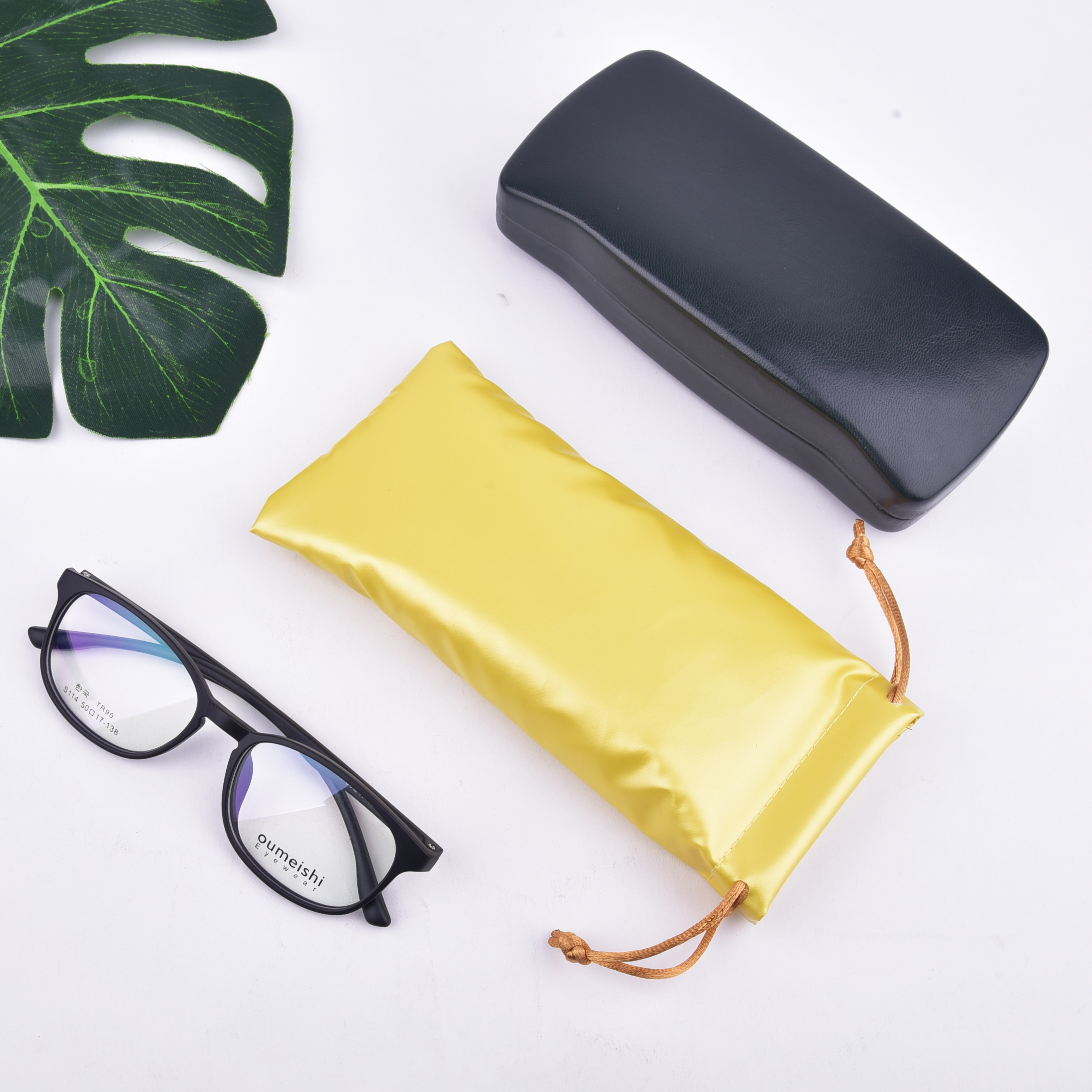 Wholesale Luxury Custom Logo Light weight Waterproof Dustproof Down Feather Glasses Bag