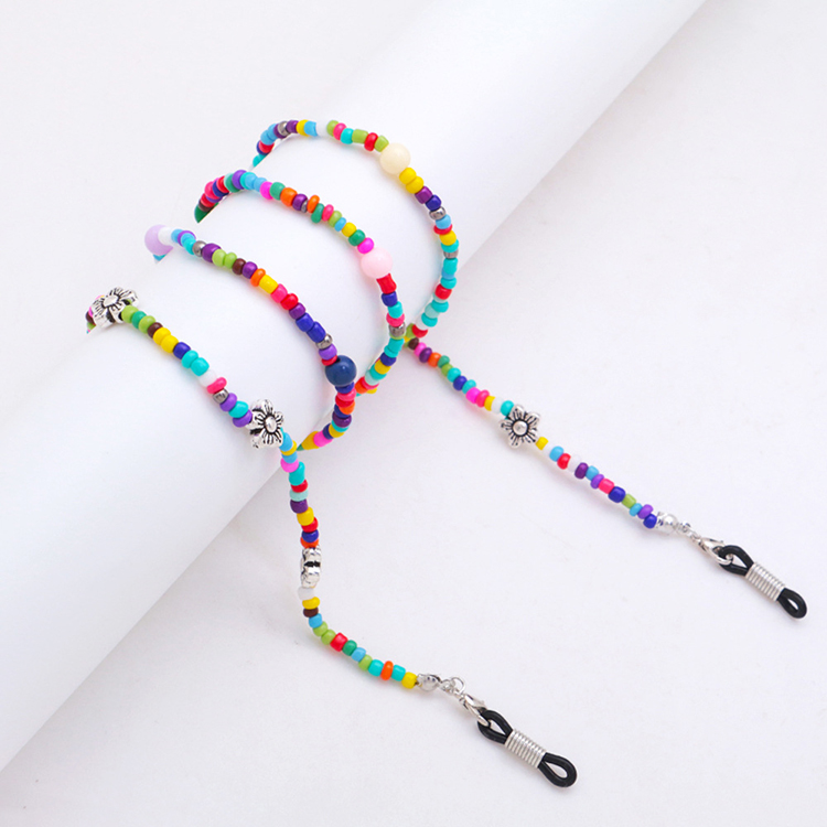 Material is metal Metal、Acrylic、Shell、Nylon、Neoprepe. The color is Material is metal material. The advantage of the eyeglass chain is that it is easy to use and easy to adjust
